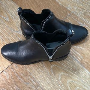 Steve Madden Black Leather Zip Ankle Booties (Size 6.5)